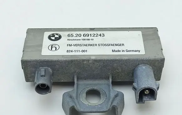 BMW Z4 E85 E86 Aerial antenna amplifier 6912243 824111001 65206912243