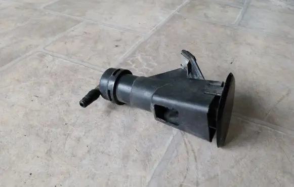 Toyota Corolla Verso AR10 Headlight washer spray nozzle 21814