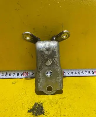 Chevrolet Captiva Front door upper hinge 
