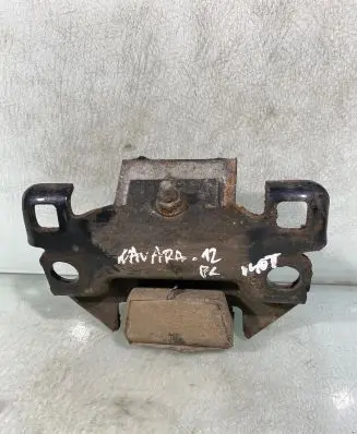 Nissan Navara D40 Engine mount bracket
