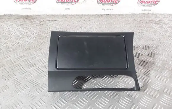 Cup holder front