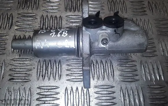 Audi A4 S4 B6 8E 8H Master brake cylinder