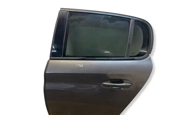 Peugeot 208 II Rear door 