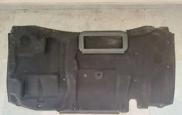 Engine bonnet/hood sound/heat insulation