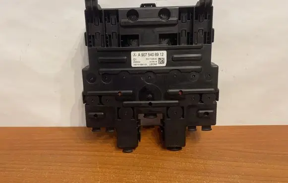 Mercedes-Benz Sprinter W907 W910 Relay mounting block A9075406912 B377