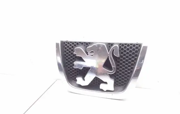 Manufacturer badge logo/emblem