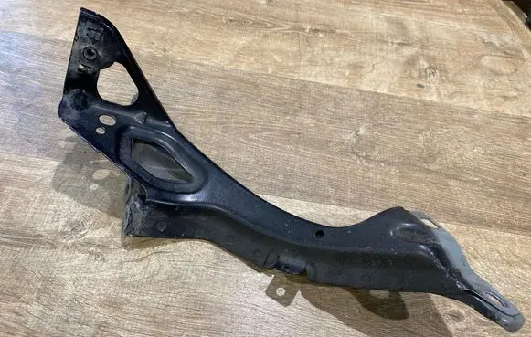 Audi A6 Allroad C7 Fender mounting bracket 2512 4G0821136A