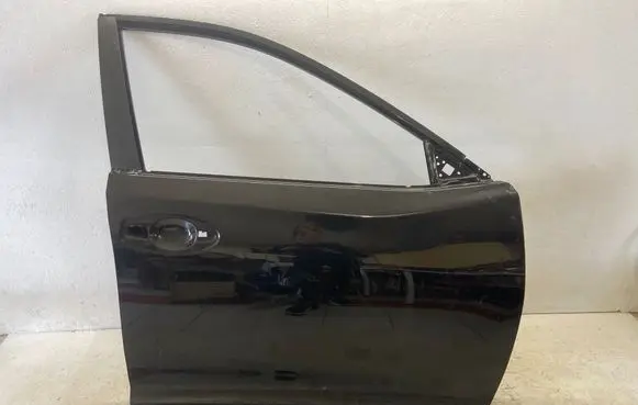 Nissan X-Trail T32 Front door