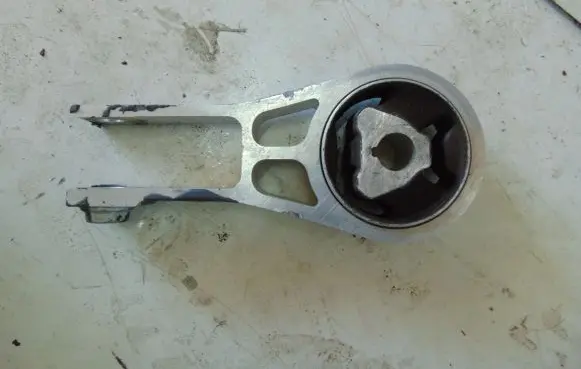 Jeep Compass Engine mounting bracket