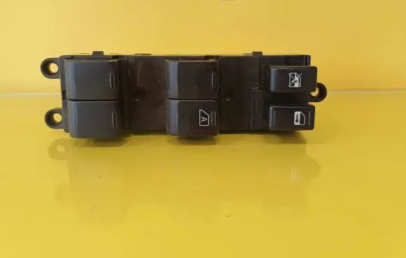 Nissan Cube Z11 Electric window control switch