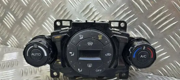 Ford Fiesta Climate control unit 8A6T18C612