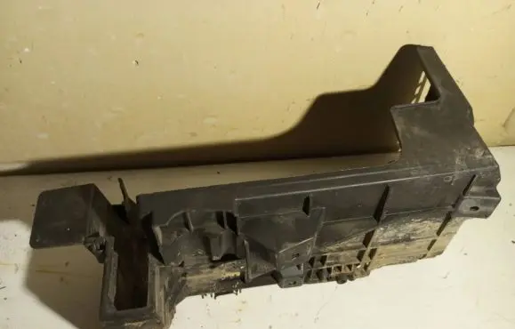Opel Vectra C Battery box tray 24413805