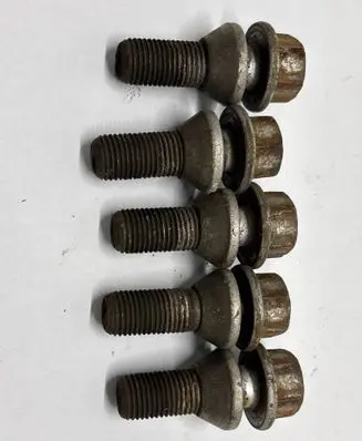Volvo XC90 Anti-theft wheel nuts and lock 