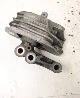 Engine mount bracket