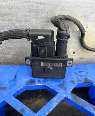 BMW 5 E60 E61 Glow plug pre-heat relay 779800004 0004411442 0522120102