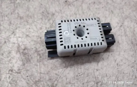 Seat Leon IV Aerial antenna amplifier 5Q0035570