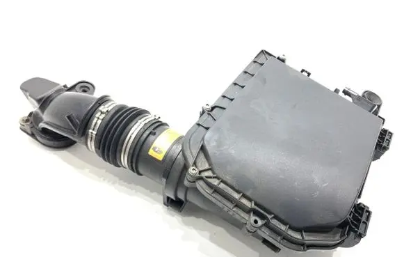 Mercedes-Benz C W205 Air filter box A2760940697