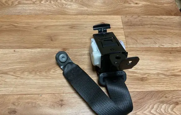 Opel Insignia A Rear seatbelt 13288436 29042011