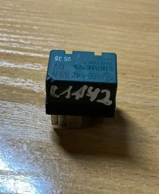 Mercedes-Benz C W203 Other relay 0025420319 C1142