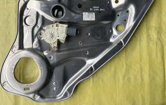 Mercedes-Benz C AMG W204 Sliding door motor assembly A2047300479 A2144401705 A2048204302