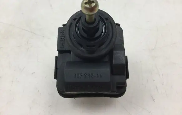 Infiniti QX4 Headlight level adjustment motor 00728244