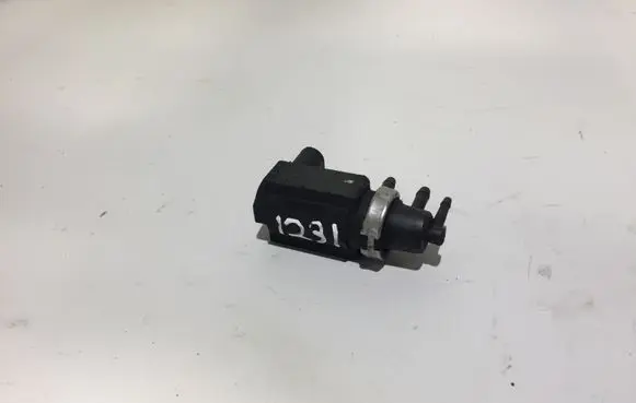 Audi A4 S4 B6 8E 8H Turbo solenoid valve 059906627B