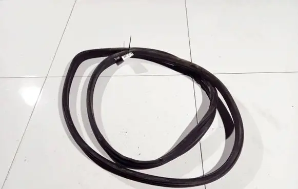 Opel Astra H Rubber seal front coupe door 