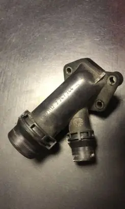 BMW 5 E60 E61 Engine coolant pipe/hose 2247744