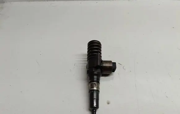 Audi A4 S4 B6 8E 8H Fuel injector 03g130073G