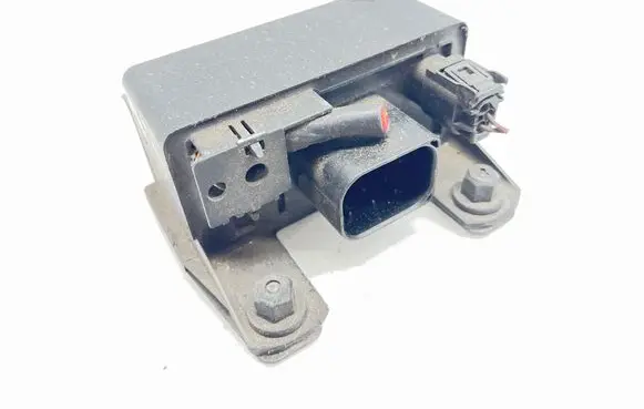 Mercedes-Benz E W211 Glow plug pre-heat relay 0005453516
