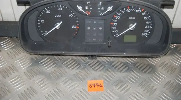 Renault Laguna II Speedometer (instrument cluster) 8200170297