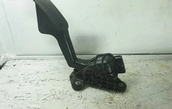 Toyota Land Cruiser (J120) Accelerator throttle pedal 7812060350 1988003020