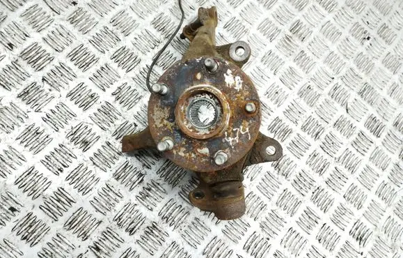 Toyota RAV 4 (XA30) Front wheel hub