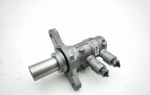 Jaguar XE Master brake cylinder A426K