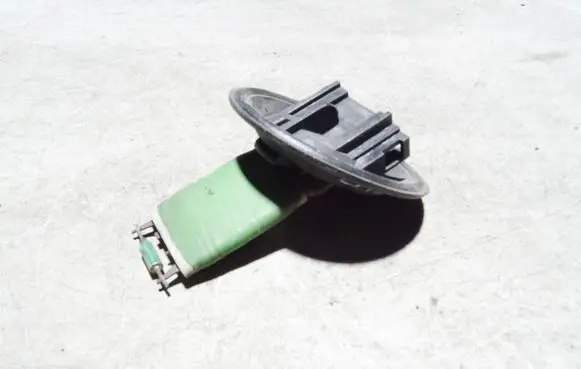 Volkswagen Polo IV 9N3 Heater blower motor/fan resistor 12375