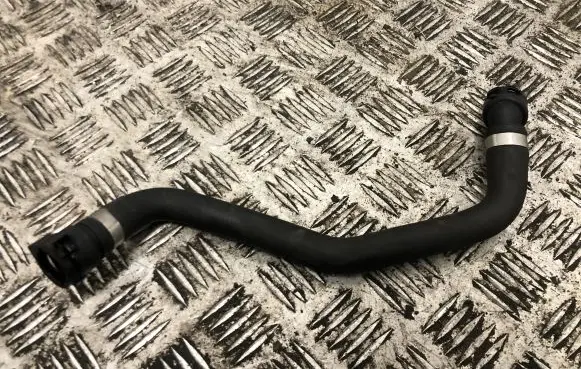 BMW 5 F10 F11 Engine coolant pipe/hose 8377671