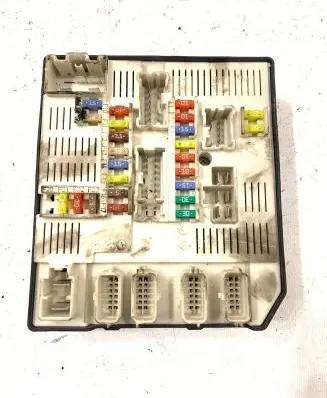 Renault Megane III Fuse module 284B60010R 519225619 8246123195