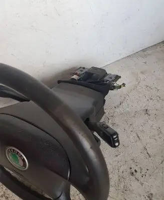Steering wheel axle set