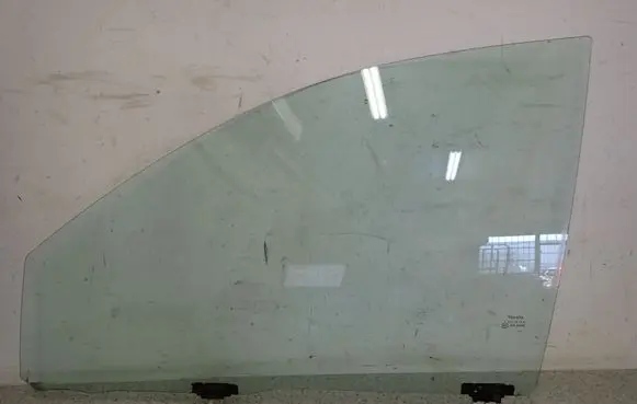Toyota Yaris Sliding door window/glass