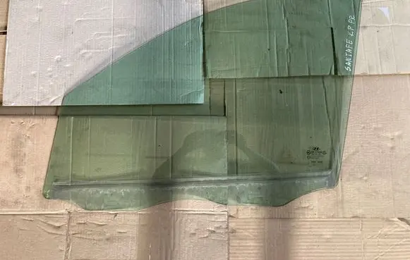 Hyundai Santa Fe Front door window glass four-door 43R000382 DOT748AS2M353