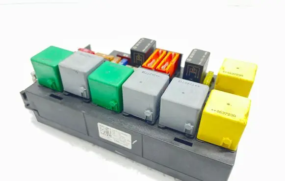 Mercedes-Benz ML W164 Fuse module A1645400672