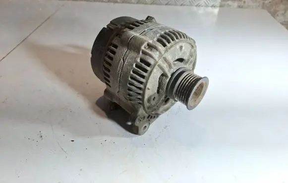 Volkswagen Golf III Generator/alternator 028903025S 0123515014