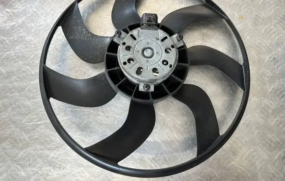 Ford Explorer Electric radiator cooling fan 6579063