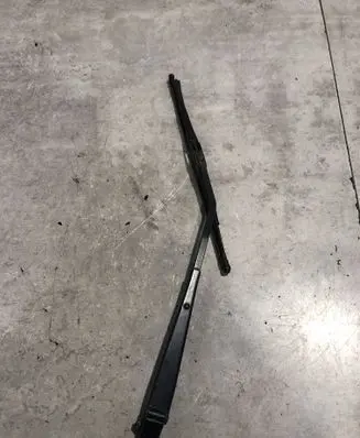 Jeep Wrangler Front wiper blade arm 
