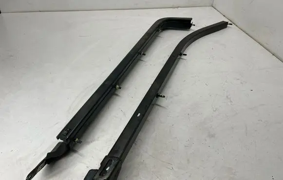 Chrysler Pacifica Sliding door upper top rail 68186031AC 68186027AC