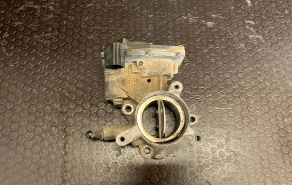 Opel Insignia A Throttle valve 50329302