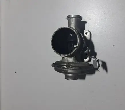 BMW 5 E39 EGR valve 7785452