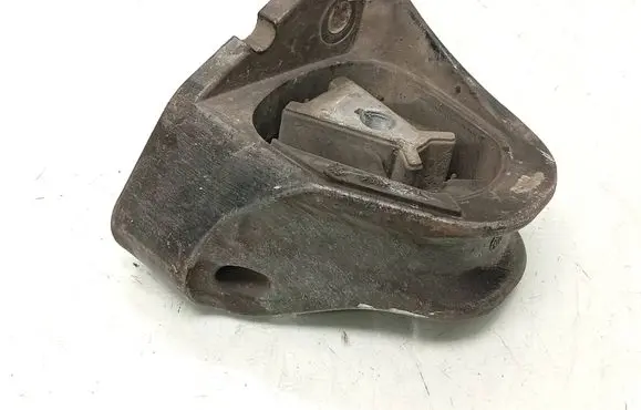 Engine mount bracket
