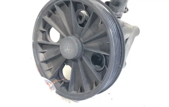Volvo S60 Power steering pump 8683377