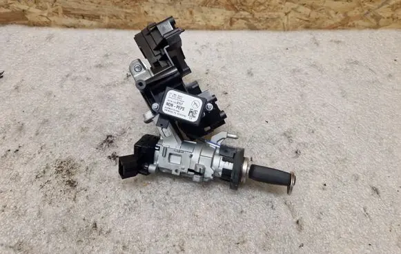 Opel Astra J Ignition lock 20939745 12390610020